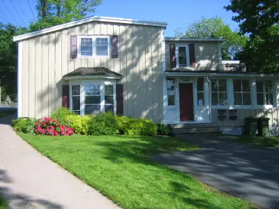 Description Upper 2 Bedroom unit with Balcony and access to yard. We are located in Downtown Dartmou...
