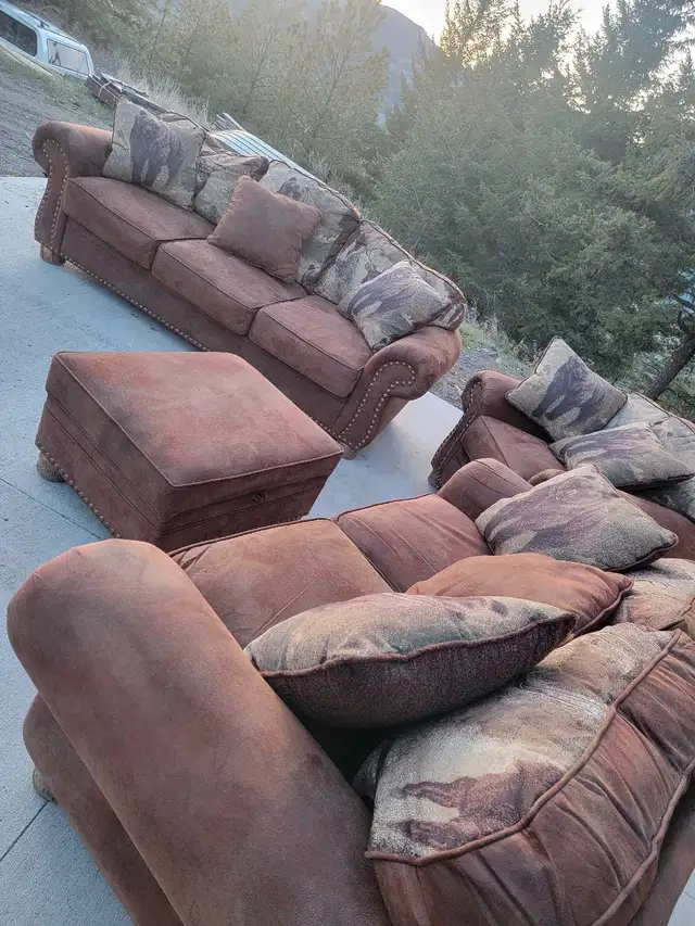 Custom couch set in Couches & Futons in Kamloops - Image 6