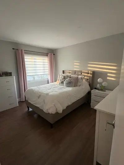 À louer – disponible dès le 1er mai Superbe logement 4 ½ d’environ 750 pi², très bien éclairé grâce...