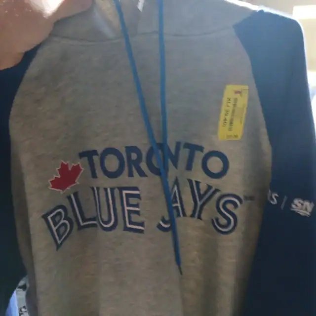 Hoodie des BLUE JAYS, grandeur XL in Men's in West Island - Image 2