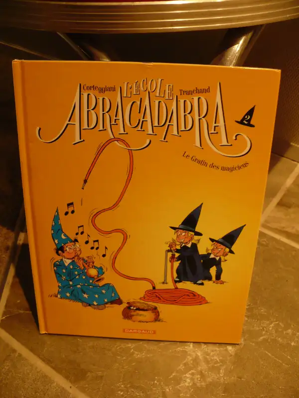 L'ÉCOLE ABRACADABRA NO.2 ET NO.7 ( BANDES DESSINÉES ) $ 8.00 CH62863259339651124