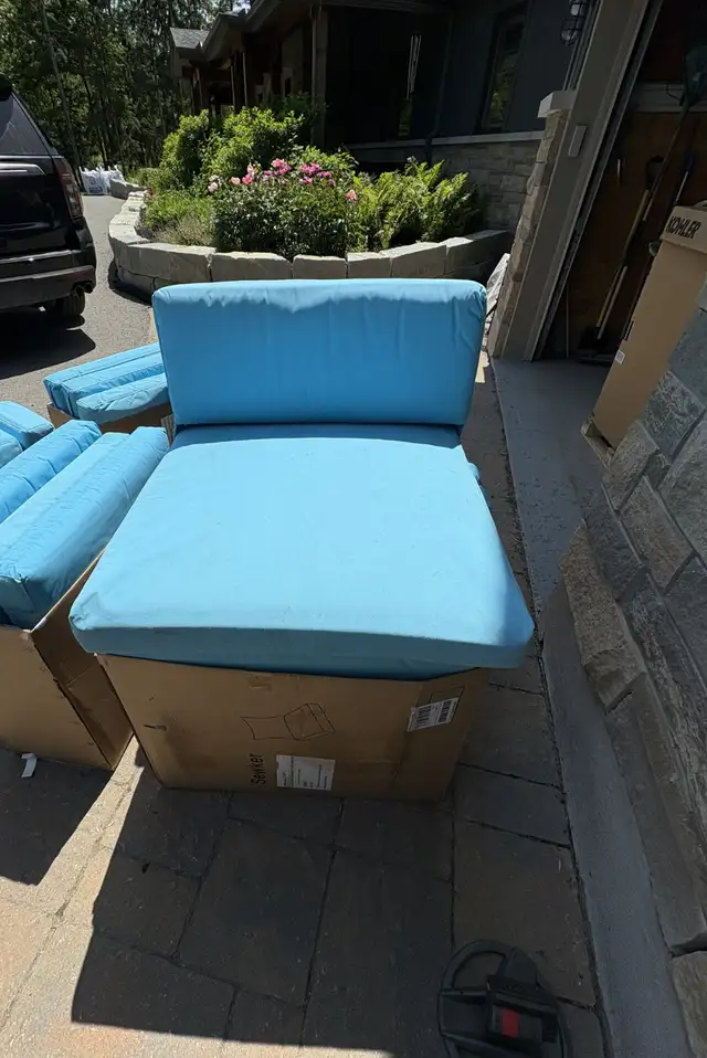 Patio cushions (16 seat and 16 back cushions)  28" x 28" x 4"62863275846657121