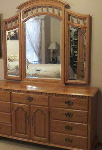 7 Pce Bedroom Solid Oak Dresser/Mirror 2 Night Tables 2 Dresser+