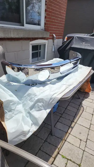 OEM front chrome bumper with fog light openings from 2006 F150. Bumper is in great condition for its...