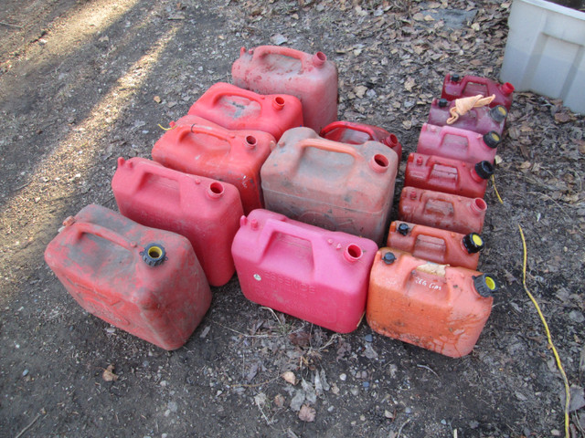 Jerry Can Set (17) in Storage Containers in Edmonton - Image 2
