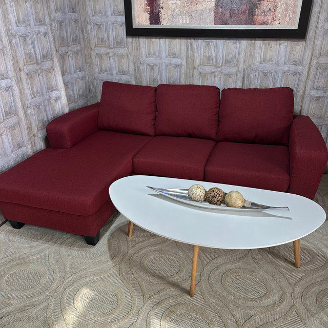 Divan sectionnel rouge ✅ dans Sofas et futons  à Ville de Montréal