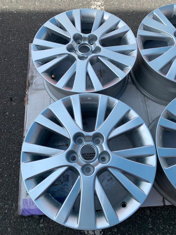 SET Of Brand New OEM factory 17X7" et55 Mazda rims as new in box in Tires & Rims in Delta/Surrey/Langley - Image 3