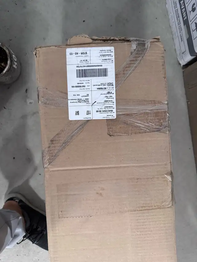 California king size bed frame  in Beds & Mattresses in Delta/Surrey/Langley - Image 3