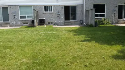 Bright, beautiful & spacious 3-bedroom townhome in Erin Mills