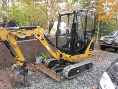 For sale is our 2013 Cat 301.4 C mini Excator with super low hours on her. She comes with 3 buckets...