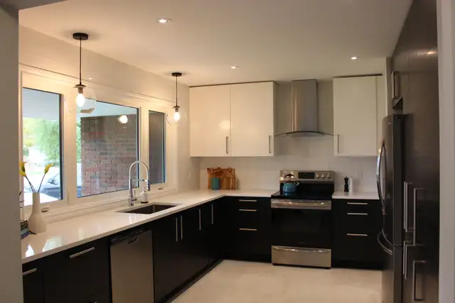 Spacious 3 Bed Mtn Apartment | Great Location | Parking Included