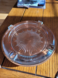 Cendrier en verre assiette de cuivre. Glass ashtray copper plata