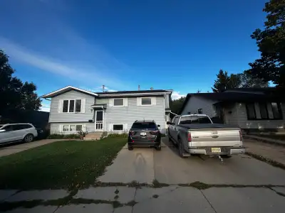Spacious 4 Bedroom, 2 Bathroom Duplex in Family-Friendly Dundonald Available October 1, 2026 Looking...