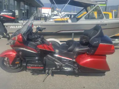Red/black in color, it a Airbag modelwith cruze andheated seats and heated grips. Low klm. 16,500. N...