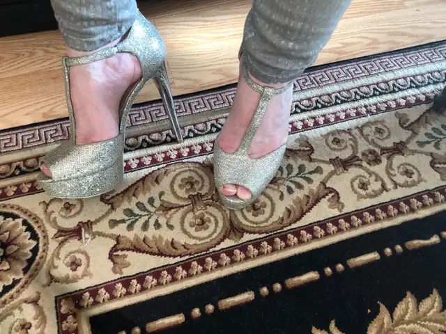 Women’s high heel sandals in Women's - Shoes in Edmonton - Image 10
