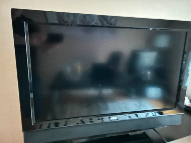 TV 32 inch Aveis LCD in TVs in Oakville / Halton Region