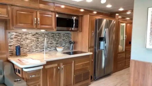 2019 Jayco Embark 39T2 Motorhome - Low Miles in RVs & Motorhomes in Grande Prairie - Image 7