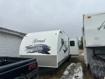 Looking for a comfortable, well-maintained travel trailer that’s ready for your next adventure? This...