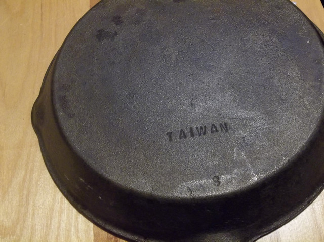 Poêle 10" en fonte TAIWAN  No 8 dans Vaisselle et articles de cuisine  à Trois-Rivières - Image 2