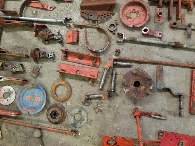Simplicity Landlord 101 / Allis Chalmers B10 Big 10 Parts in Other in Kingston - Image 3