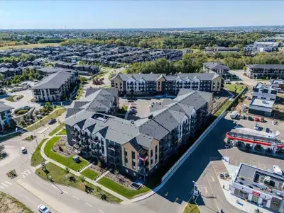 I am looking for someone to take over the lease as I am moving on dec 8. Price is including utilitie...