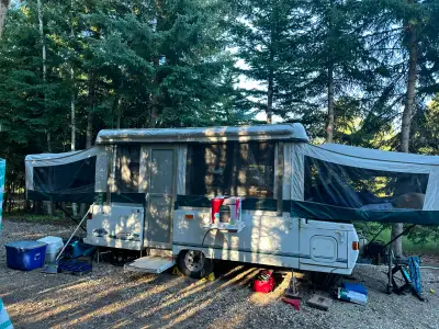 1998 Colman -Sun Ridge -Tent Trailer for sale –Spacious $3400 Well Maintained with lots of room for...