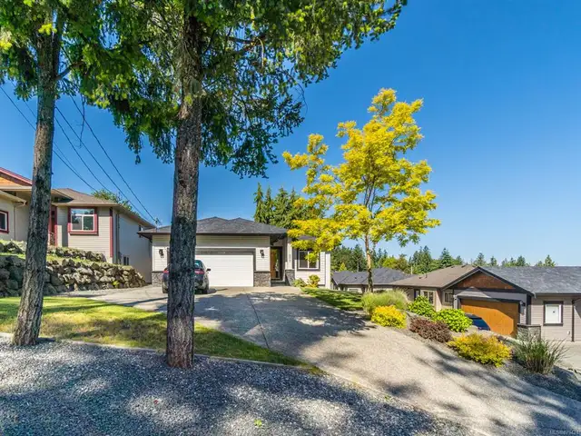 Beautiful 4-Bedroom Home in South Jingle Pot — $3,200 + Utili in Long Term Rentals in Nanaimo - Image 2