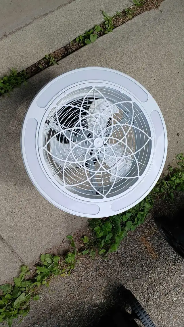 Light LED and Ceiling Fan 22"
