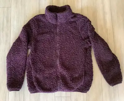 Deep purple Zipper Sweater Size. S Very cozy - barely Worn