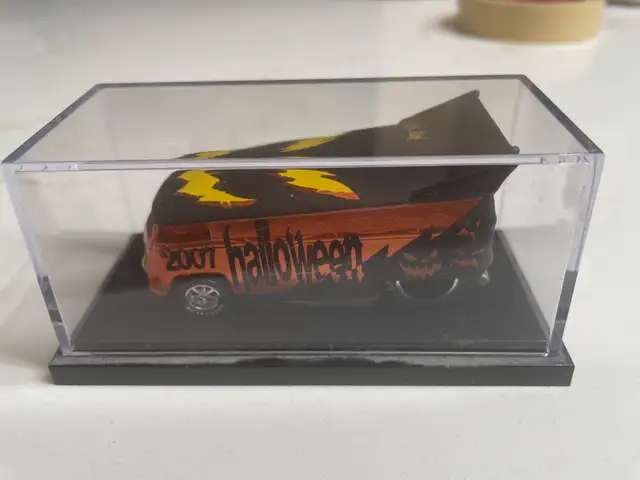 Hotwheels Liberty 2007 Halloween Rebel Run VW Darg Bus in Toys & Games in City of Toronto - Image 2