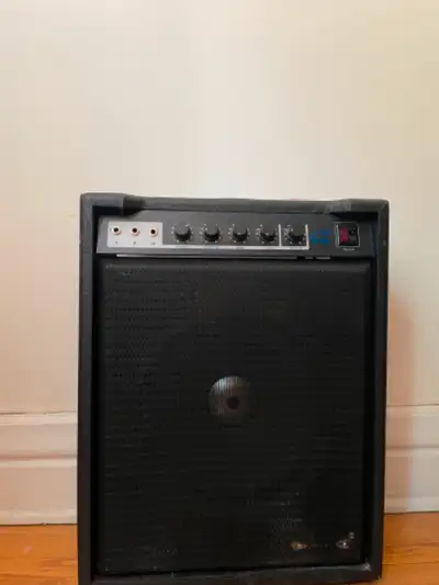 Ampli combo guitare Stage 65 produit par Univox/Unicord pour Erikson Music (Canada) mais commerciali...