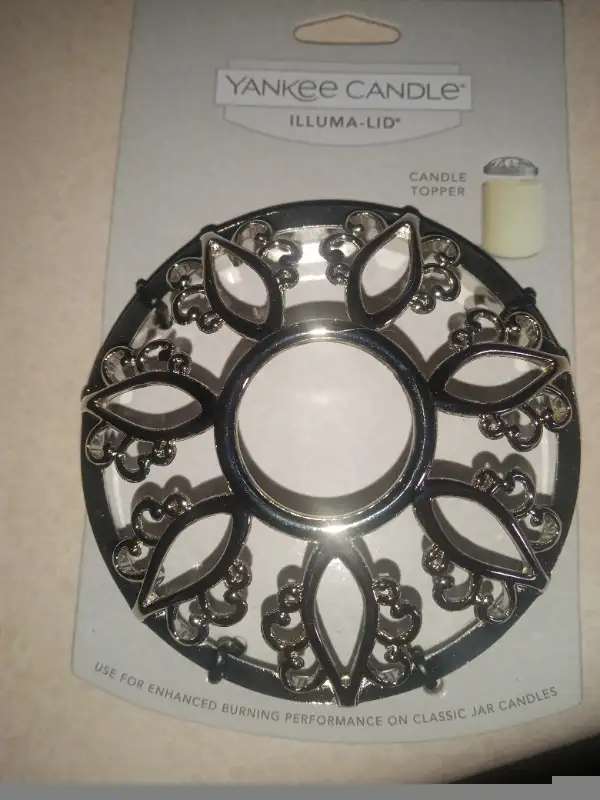 Yankee candle toppers in Home Décor & Accents in Hamilton - Image 4