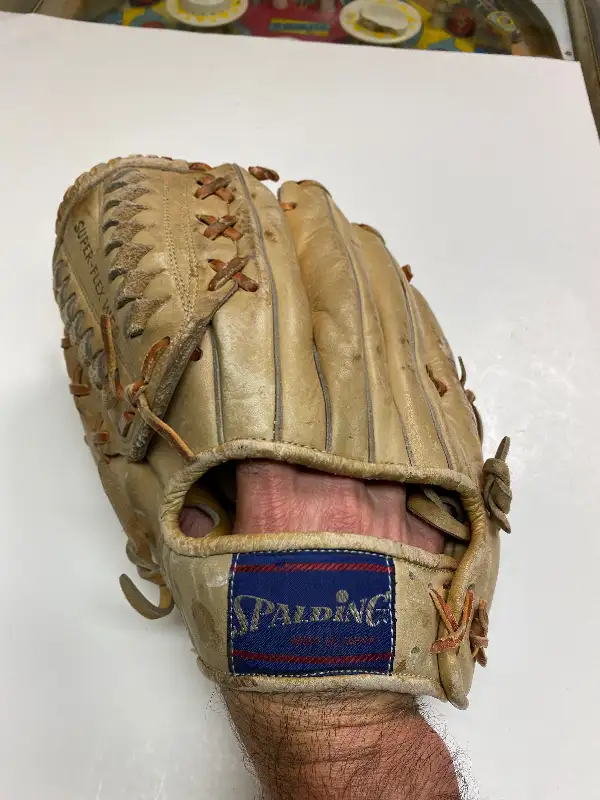 VINTAGE BOBBY MURCER YANKEES SPALDING LHT BASEBALL GLOVE 42-336 in Hobbies & Crafts in Oakville / Halton Region - Image 6