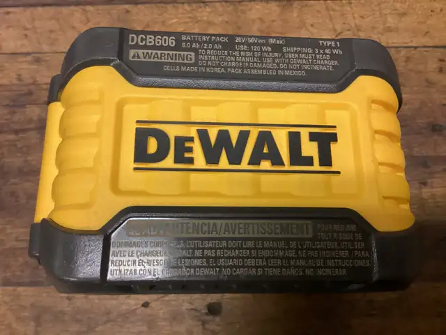 DEWALT 20v MAX/60v MAX FLEXVOLT 6.0 AH BATTERY in Power Tools in Barrie - Image 11