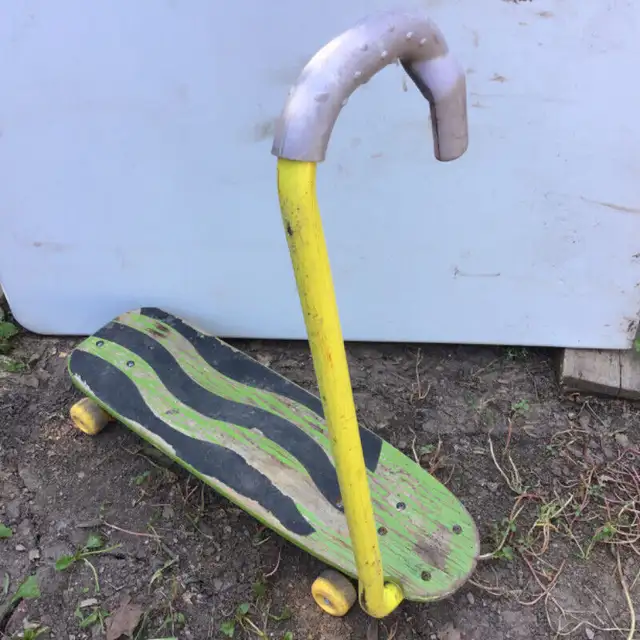 Scateboard with handle -  good solid condition in Other in Oakville / Halton Region - Image 2