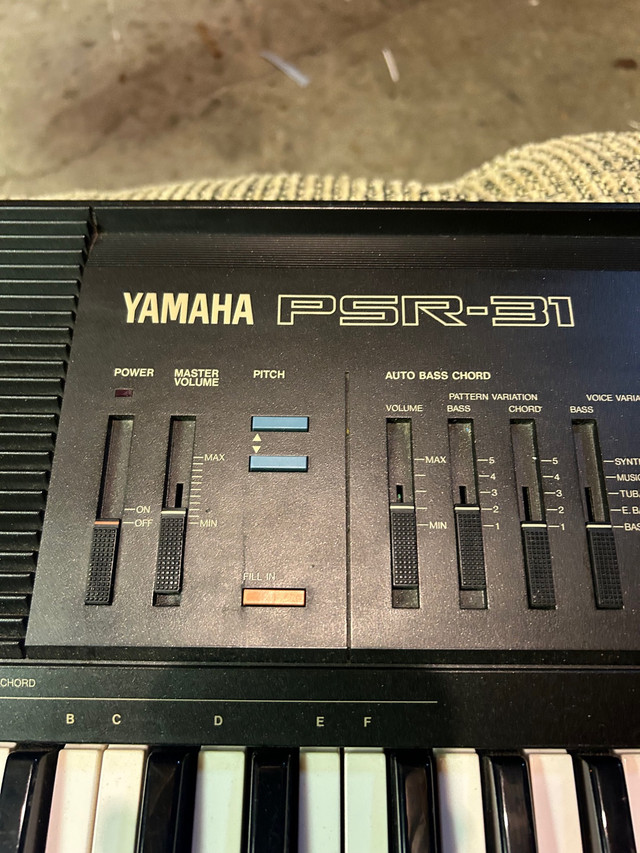  Yamaha PSR – 31 keyboard  in Pianos & Keyboards in Oshawa / Durham Region - Image 2