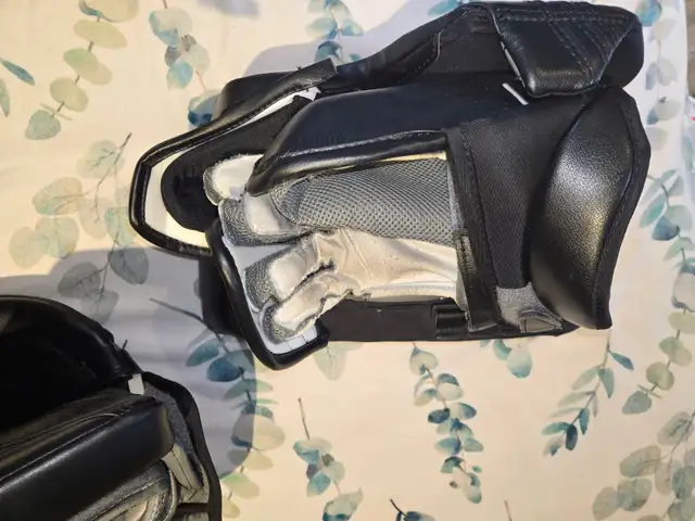 Mitaine et Blockeur in Hockey in Drummondville - Image 4