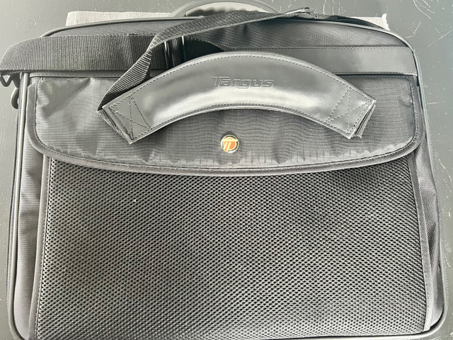 Targus 15.6 Laptop Carry Bag in Laptops in Winnipeg