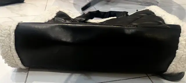 Steve Madden Large Black Quilted Tote Bag /Purse in Women's - Bags & Wallets in Oakville / Halton Region - Image 9