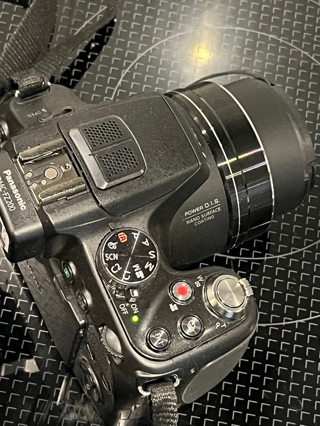 Panasonic Lumix  DMC-FZ200 dans Appareils photo et caméras  à Ville de Montréal - Image 4