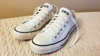 Chuck Taylor All Star Leather Low Top (Brand New)