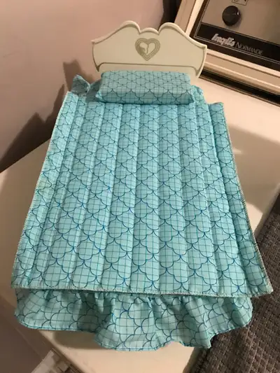 Vintage Sindy /Barbie bed, View more