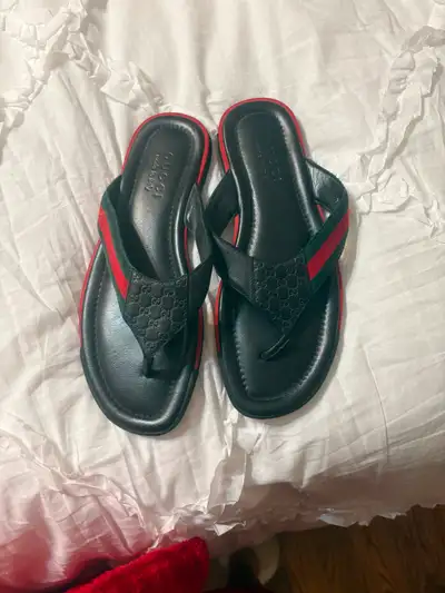 These have only been worn three times my husband doesn’t like them. They are authentic bought them a...