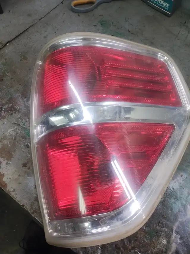 Tail light Right Rear in Auto Body Parts in Meadow Lake - Image 2