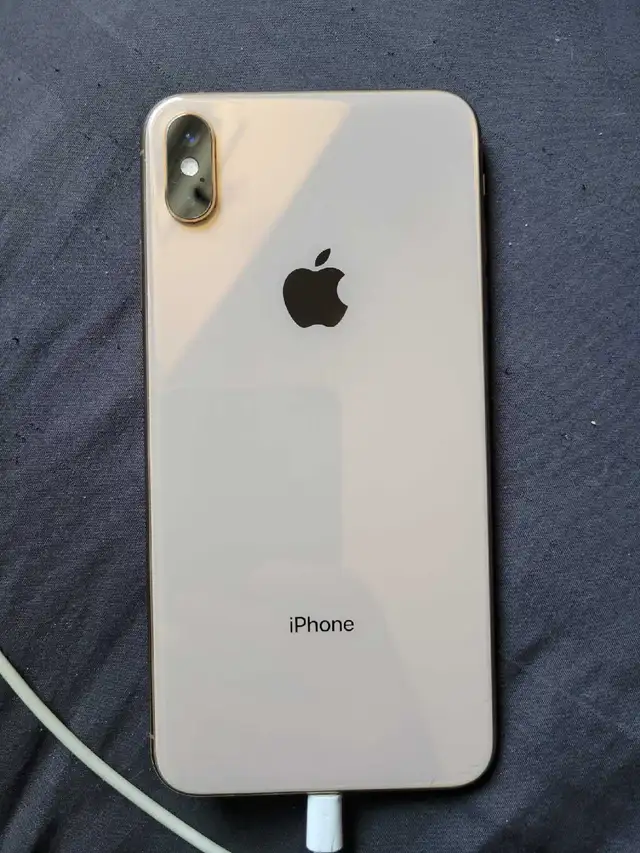iPhone XS Max in Cell Phones in Kingston - Image 5