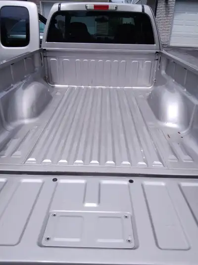 SELLING MINT CONDITION 2005 GMC CANYON! First off, this truck has NEVER been winter driven. NO rust...