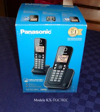 2 téléphones fixes Panasonic (noirs) neufs dans la boîte. Modèle KX-TGC382C. Se vend chez Addison 75...