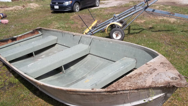 13 ft aluminum boat and trailer in Powerboats & Motorboats in Leamington