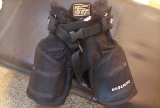 Youth small hockey pants in Hockey in Sudbury