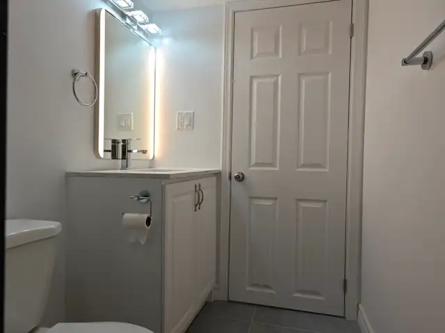 Two-level suite, Ground level living room, 2 basement bedrooms in Long Term Rentals in Mississauga / Peel Region - Image 17